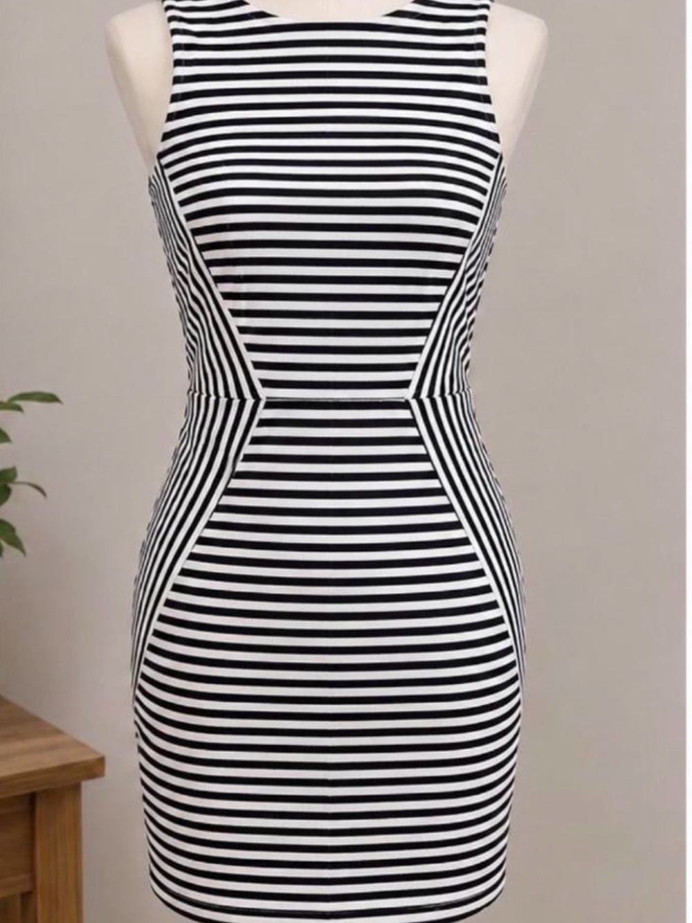 Black & White Striped Sleeveless Sheath Dress